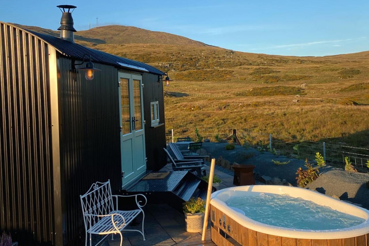 Black Hut At Slieve Croob Glamping Ballyward Exterior photo